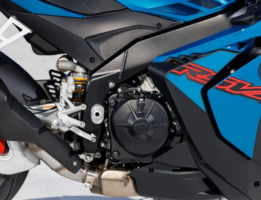 Moteur V4 Aprilia RSV4 sur circuit