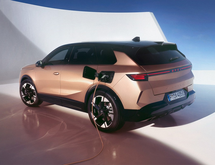 Face arrière du Nouveau Grandland Opel avec calandre Vizor