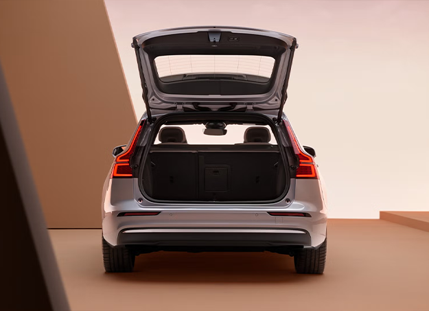 Vue coffre du Volvo V60 avec sellerie haut de gamme